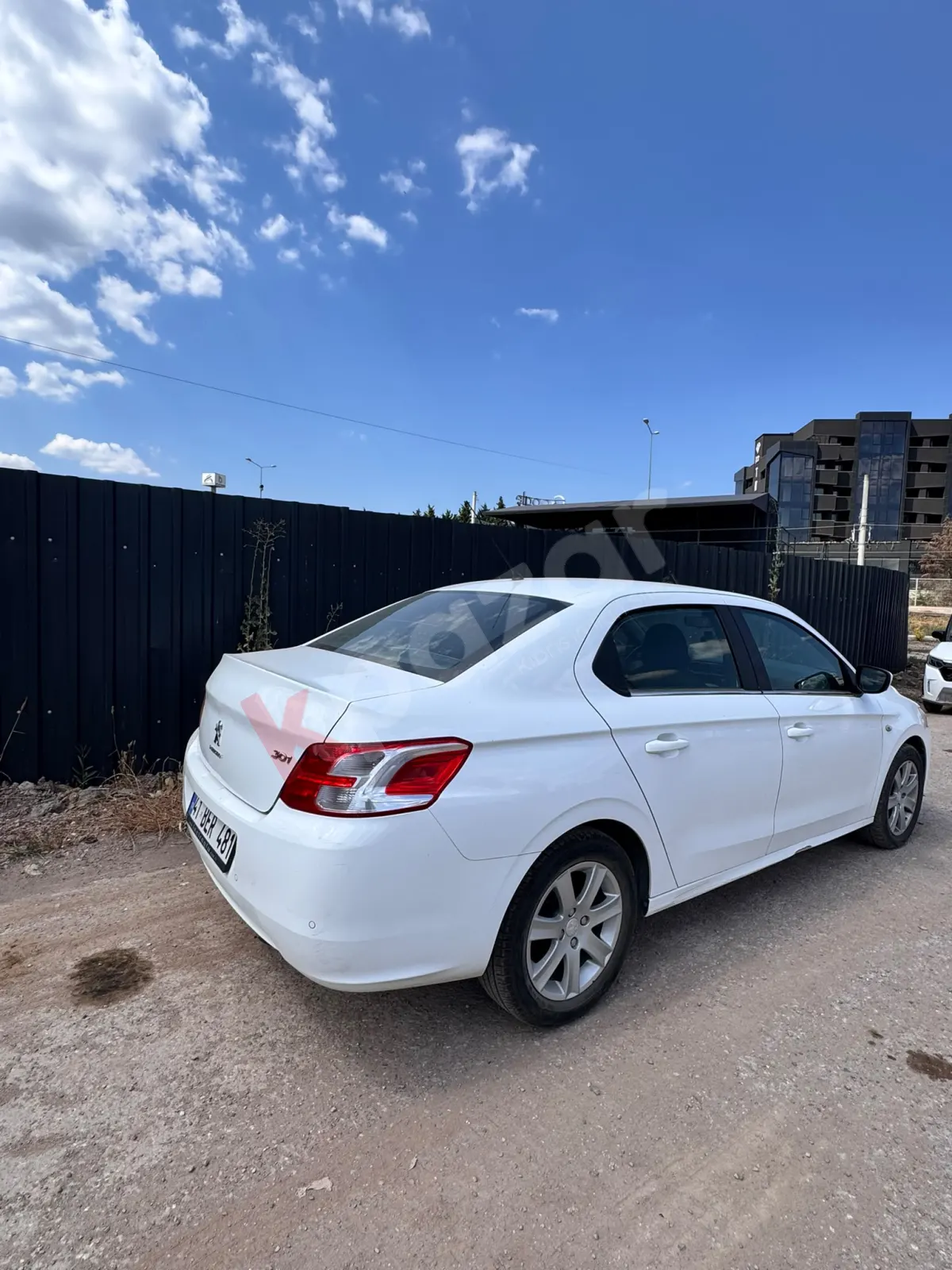 SAHİBİNDEN ÇITIR HASARLI TEMİZ PEUGEOT 301 — küçük resim 4