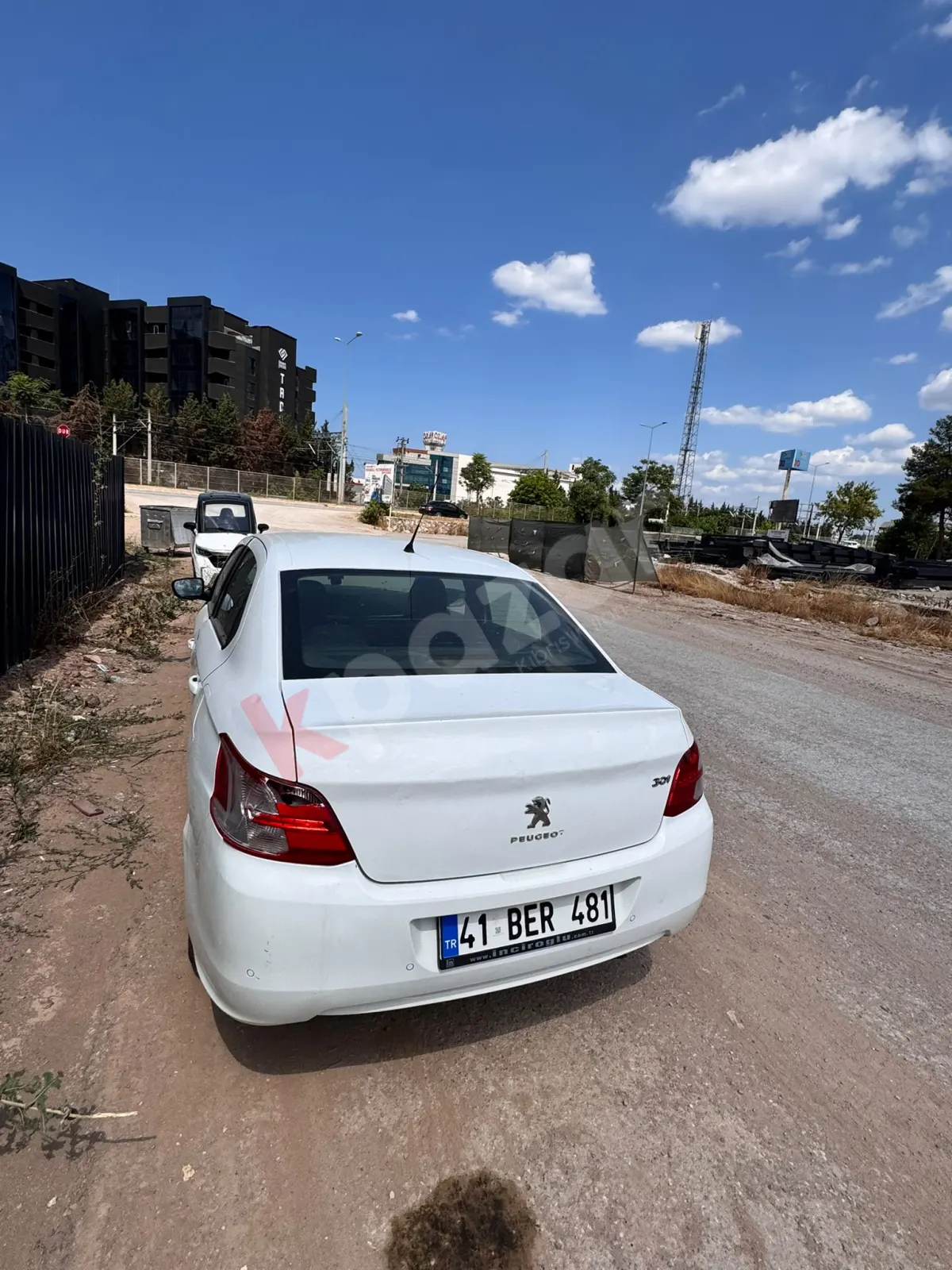 SAHİBİNDEN ÇITIR HASARLI TEMİZ PEUGEOT 301 — küçük resim 5